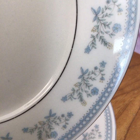 Vintage Blue Floral China Salad Plates - Set of 4 - Picture 2 of 11